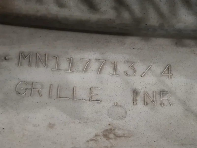 Griglia DI Ventilazione Paraurti ANT MIN1177134 Mitsubishi Pajero III 2000