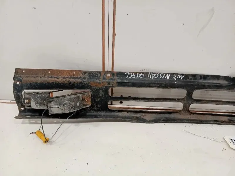 Griglia DI Ventilazione Paraurti ANT Nissan Patrol GR II 2005