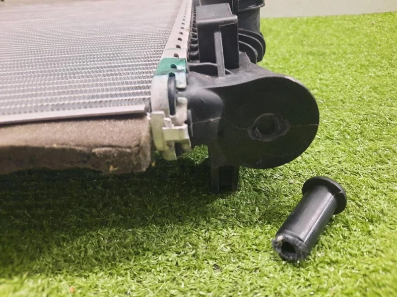 Radiatore Acqua LR075360 GJ328005BB Land Rover Range Rover Evoque II 2019