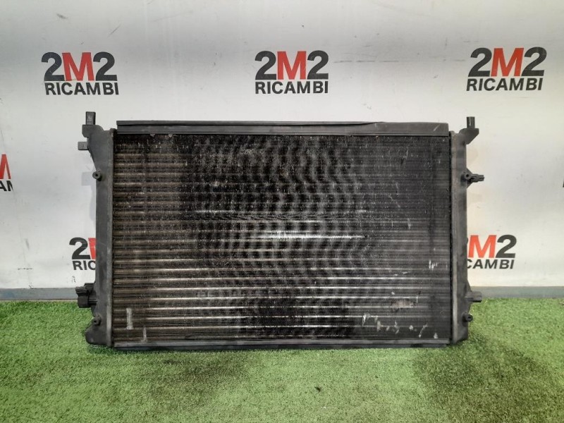Radiatore Acqua 1K0121251P 1K0959455DM Volkswagen GOLF V 2004