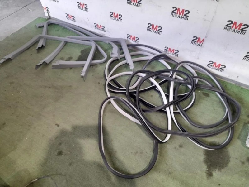 Guarnizione ANT Porta ANT DX  Mercedes Classe R W251 2006