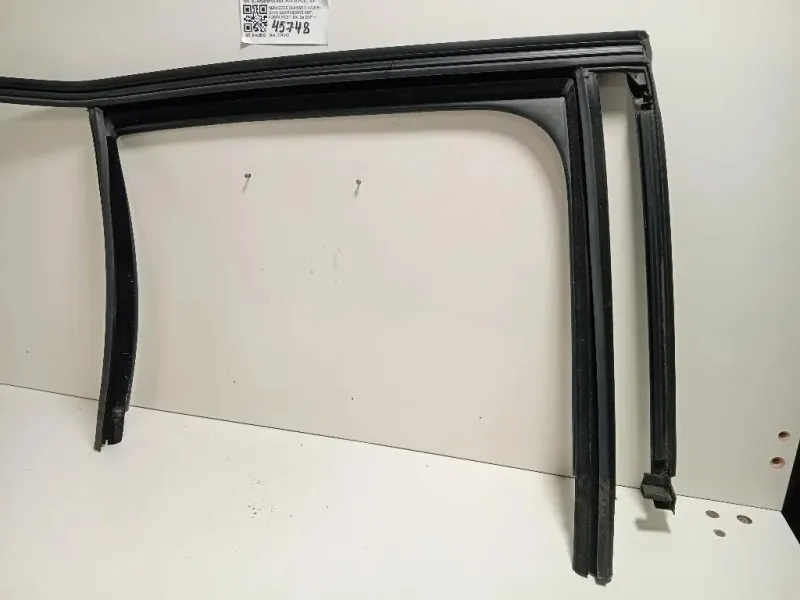 Guarnizione ANT Porta POST DX GUARNIZIONE ANT PORTA POST DX Mercedes Classe C W205 2014