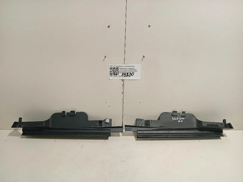 Guarnizione Raschiavetro Parafango EST DX A1716390243A1716390143SX+DX3 Mercedes Classe SLK R171 2004