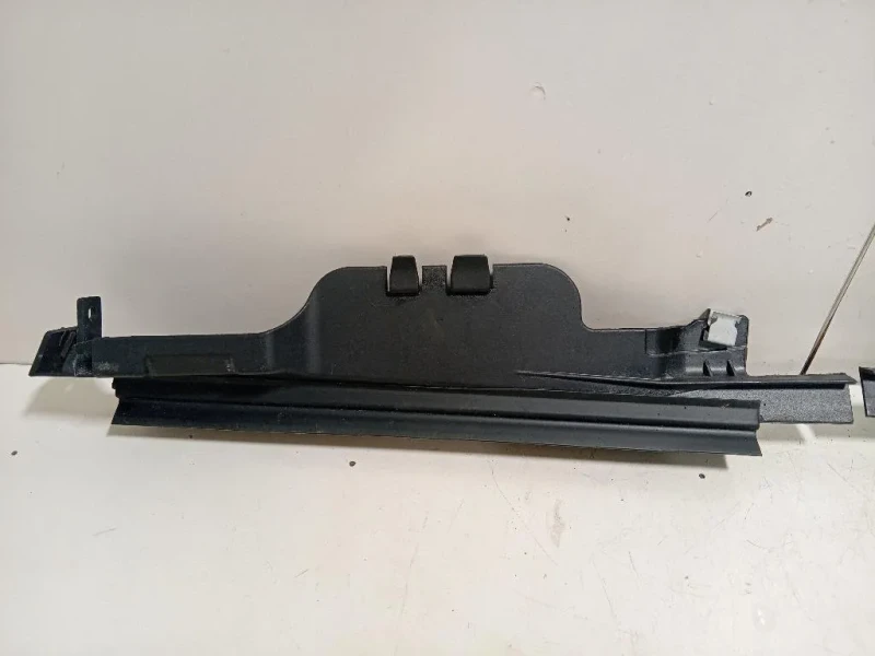 Guarnizione Raschiavetro Parafango EST DX A1716390243A1716390143SX+DX3 Mercedes Classe SLK R171 2004