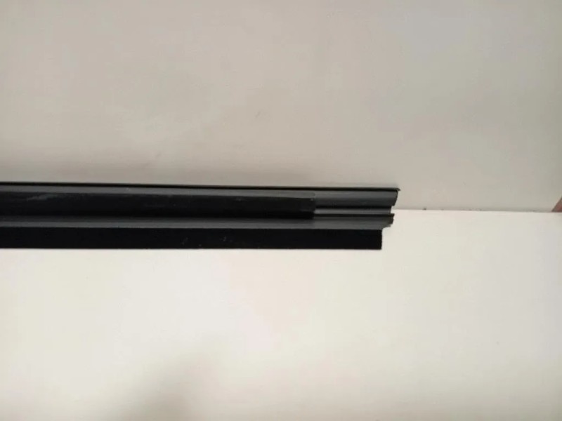 Guarnizione Raschiavetro Porta EST ANT DX B000827780 Citroen C1 II 2014