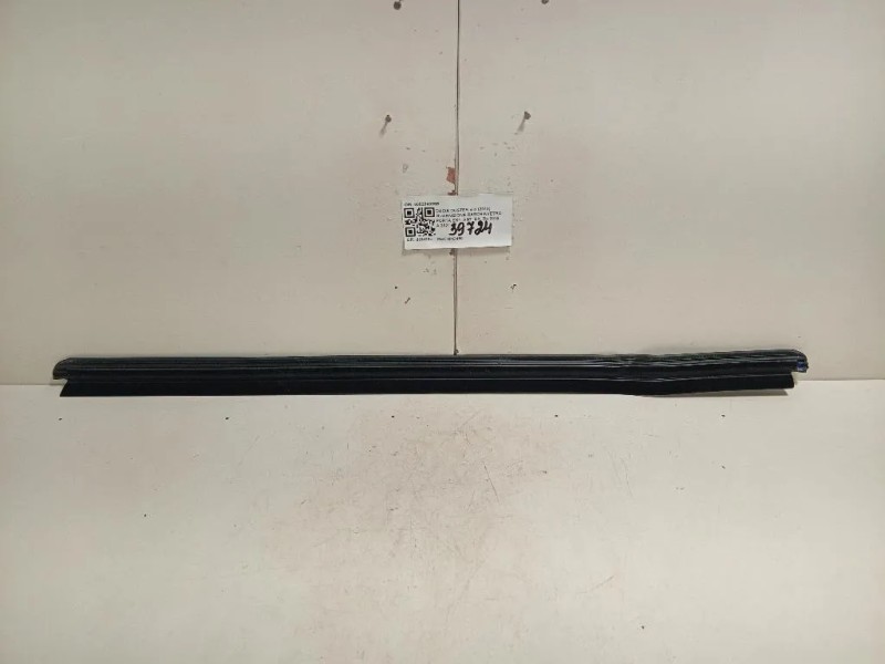 Guarnizione Raschiavetro Porta EST ANT DX 808204085R Dacia Duster II 2018