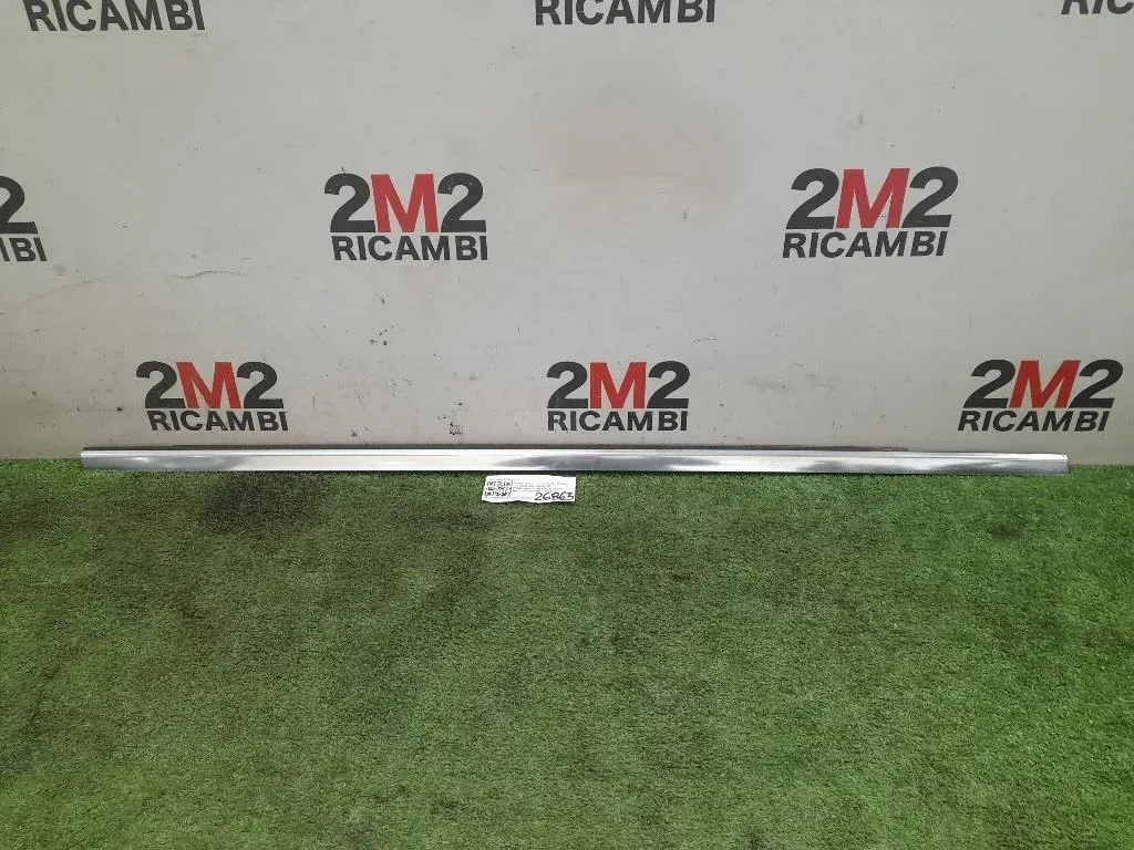 Guarnizione Raschiavetro Porta EST ANT DX A2467250282 Mercedes Classe B W246 2012