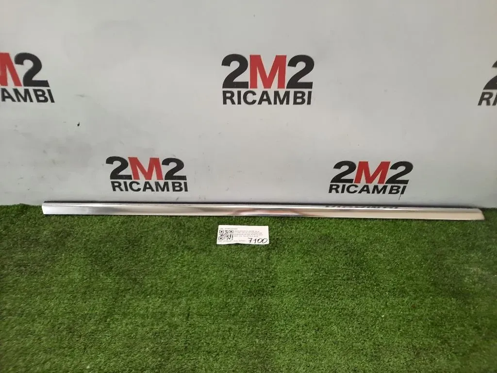 Guarnizione Raschiavetro Porta EST ANT DX A1567250282 Mercedes Classe GLA X156 2014