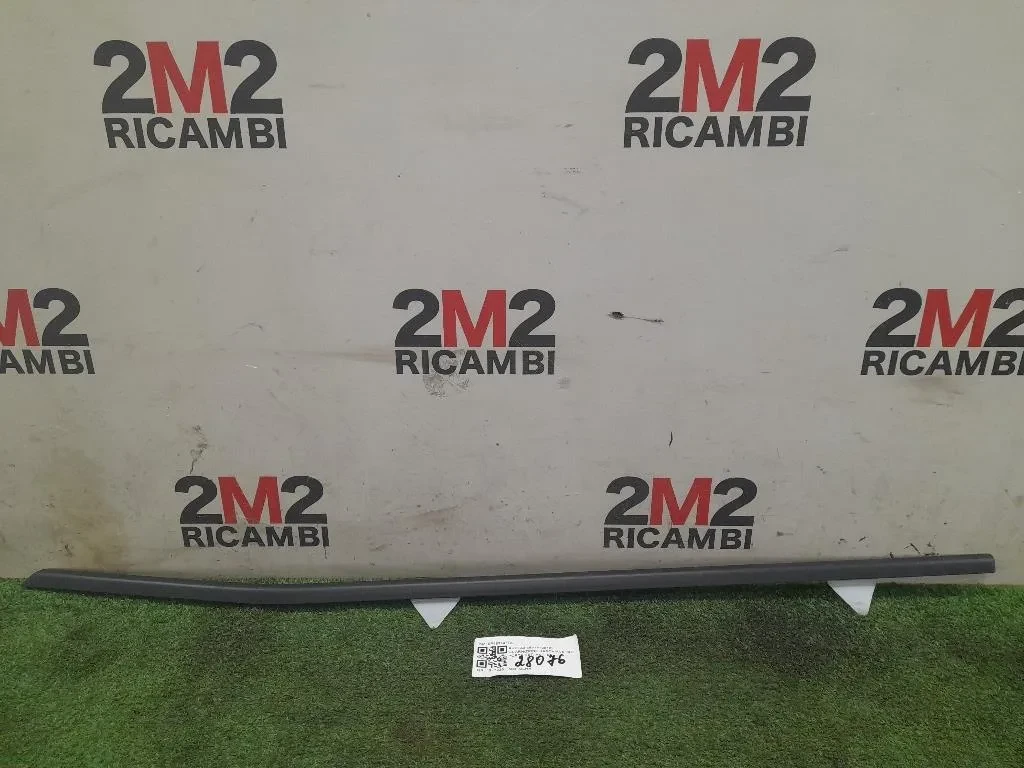 Guarnizione Raschiavetro Porta EST ANT SX 8P4837477A Audi A3 8V1 2012