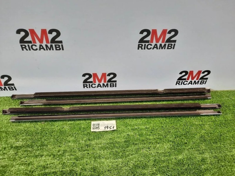 Guarnizione Raschiavetro Porta EST ANT SX 95980302 Chevrolet Cruze 2009