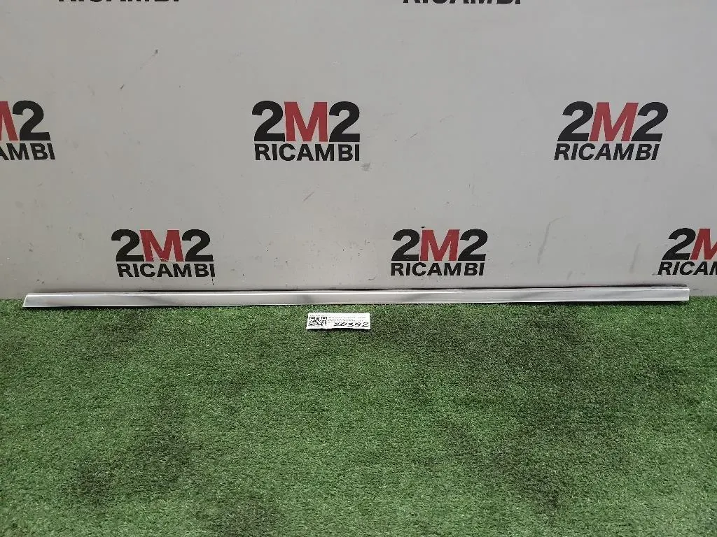 Guarnizione Raschiavetro Porta EST ANT SX A2467250182 Mercedes Classe B W246 2012