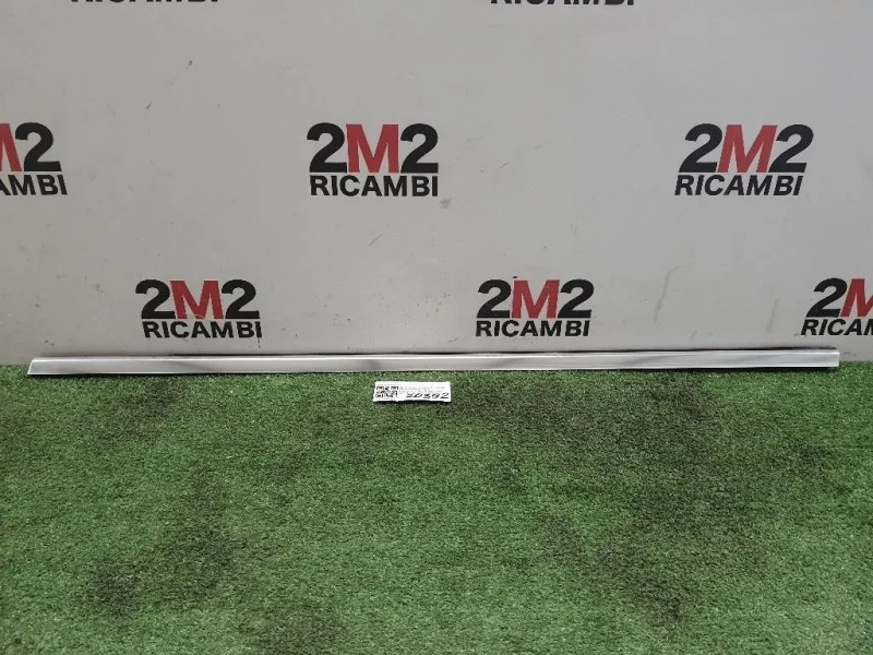 Guarnizione Raschiavetro Porta EST ANT SX A2467250182 Mercedes Classe B W246 2012