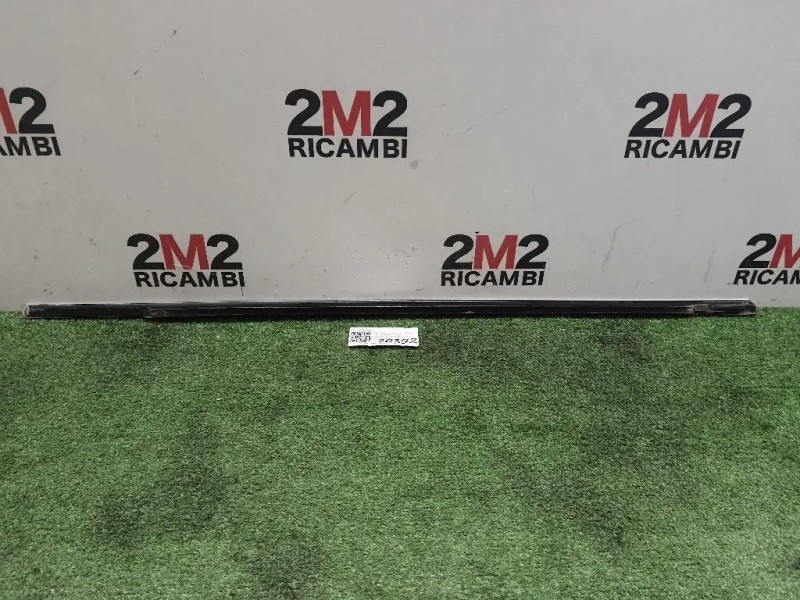 Guarnizione Raschiavetro Porta EST ANT SX A2467250182 Mercedes Classe B W246 2012