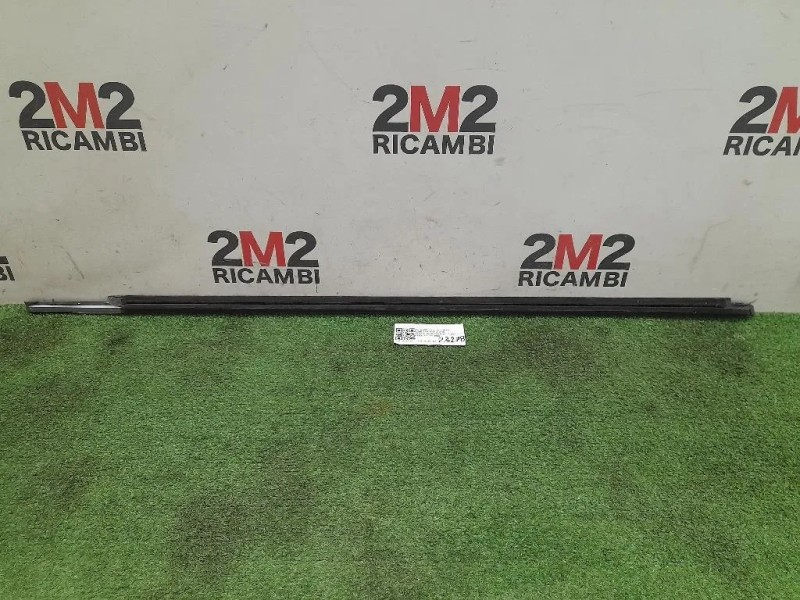 Guarnizione Raschiavetro Porta EST ANT SX  Mini MINI Cooper R56 2007