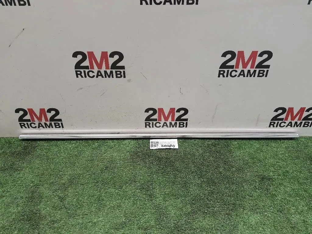 Guarnizione Raschiavetro Porta EST POST DX 51357496144 CROMO Bmw Serie 3 F31 Touring 2012