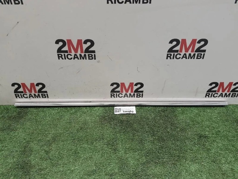 Guarnizione Raschiavetro Porta EST POST DX 51357496144 CROMO Bmw Serie 3 F31 Touring 2012