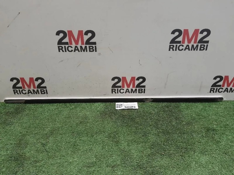 Guarnizione Raschiavetro Porta EST POST DX 51357496144 CROMO Bmw Serie 3 F31 Touring 2012