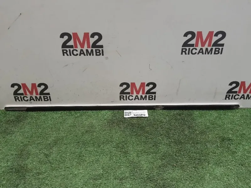 Guarnizione Raschiavetro Porta EST POST DX 51357496144 CROMO Bmw Serie 3 F31 Touring 2012