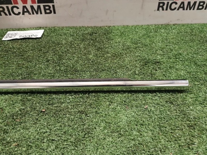 Guarnizione Raschiavetro Porta EST POST DX 51357496144 CROMO Bmw Serie 3 F31 Touring 2012