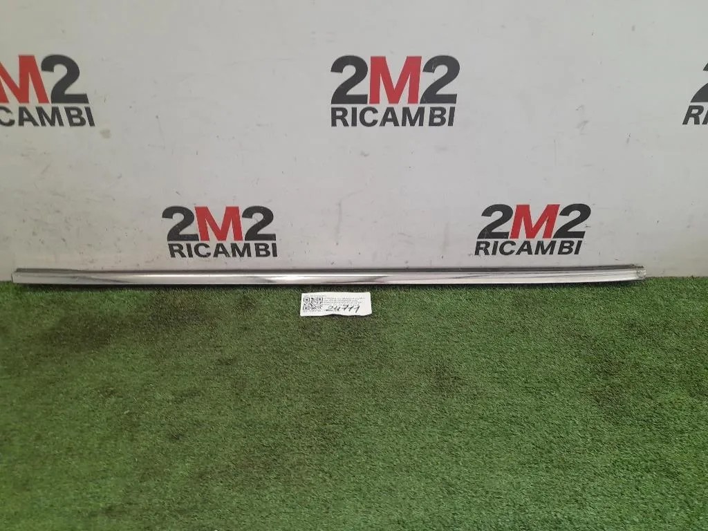 Guarnizione Raschiavetro Porta EST POST DX 9677299280 Citroen C4 Grand Picasso II 2016