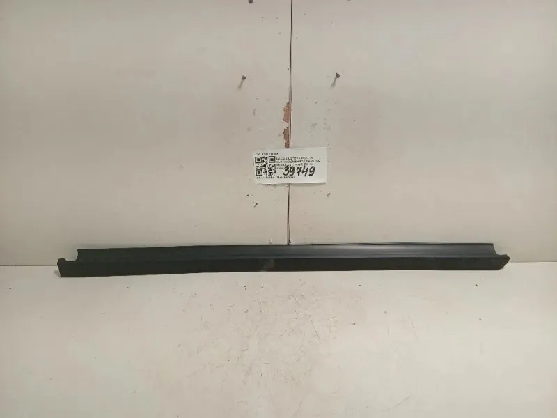 Guarnizione Raschiavetro Porta EST POST DX 828201118R Dacia Duster II 2018