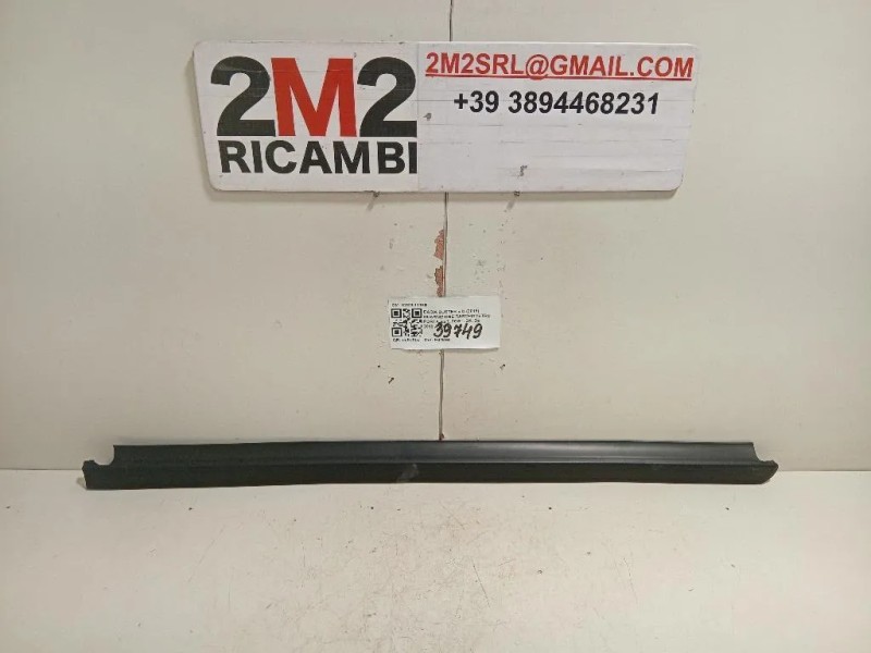 Guarnizione Raschiavetro Porta EST POST DX 828201118R Dacia Duster II 2018