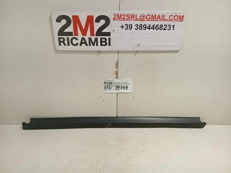 Guarnizione Raschiavetro Porta EST POST DX 828201118R Dacia Duster II 2018