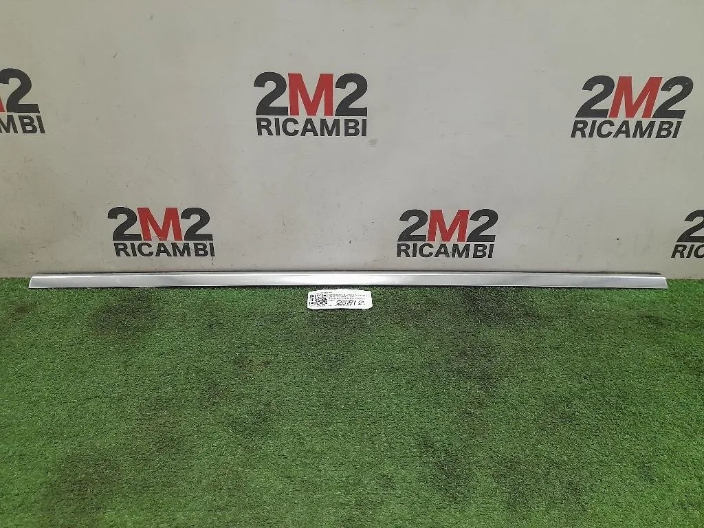 Guarnizione Raschiavetro Porta EST POST DX A1767350182 Mercedes Classe A W176 2015