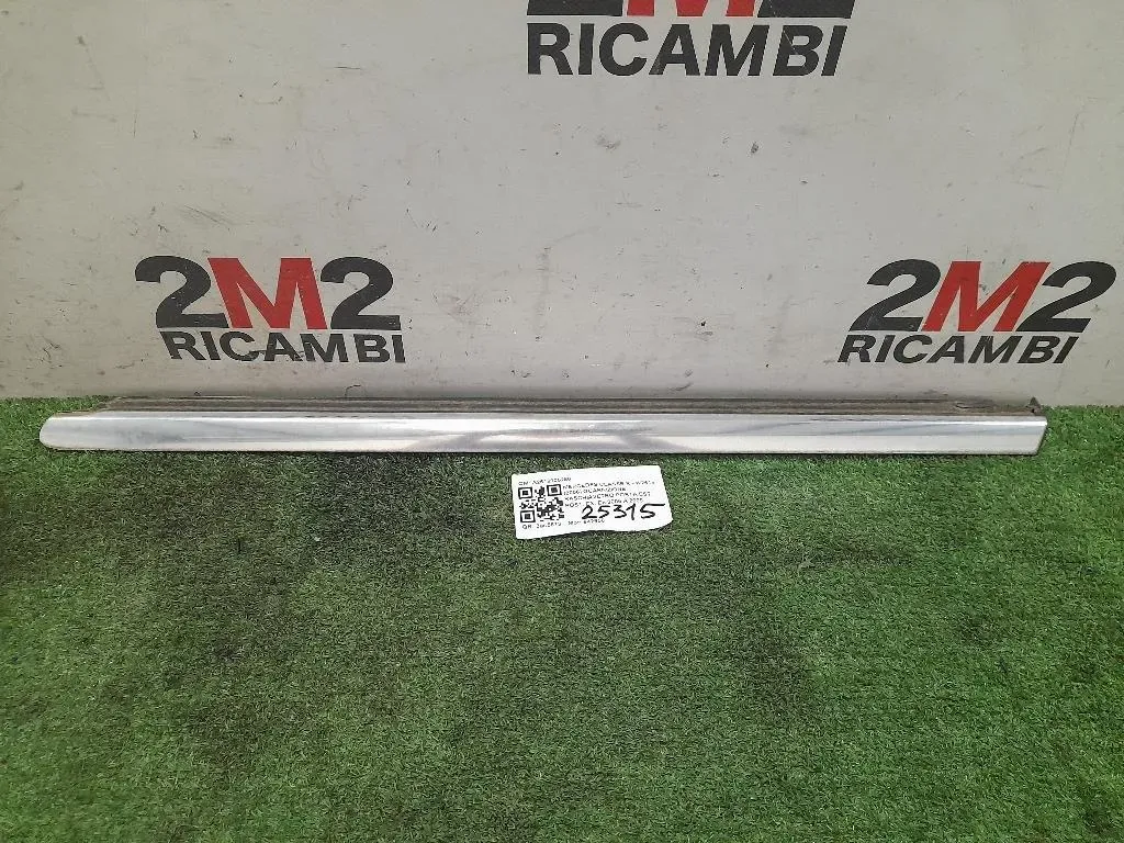 Guarnizione Raschiavetro Porta EST POST DX A2516905280 Mercedes Classe R W251 2006