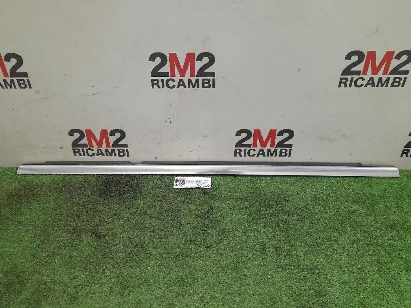 Guarnizione Raschiavetro Porta EST POST DX A2516904880 Mercedes Classe R W251 2006