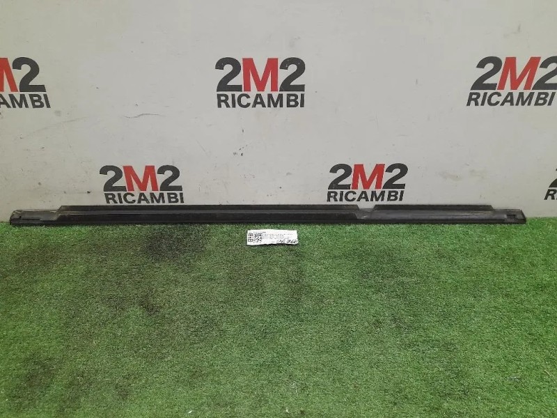 Guarnizione Raschiavetro Porta EST POST DX A2516904880 Mercedes Classe R W251 2006