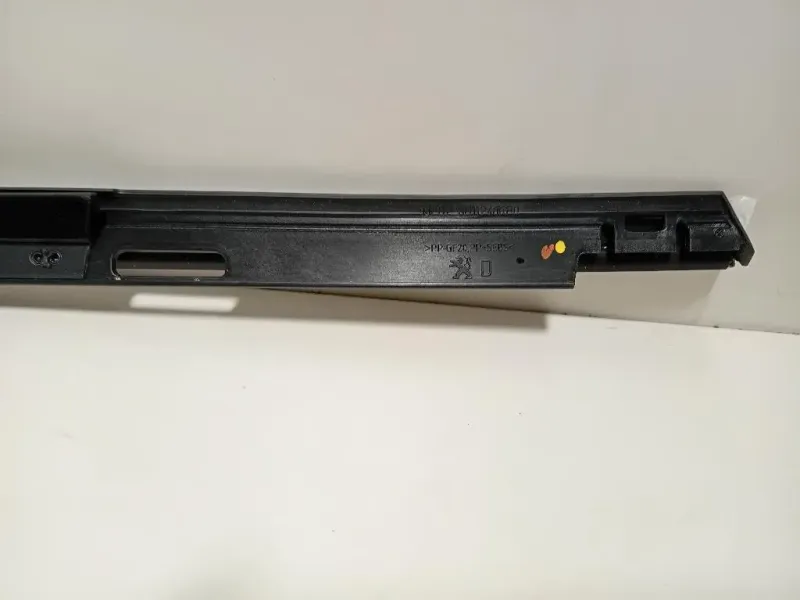 Guarnizione Raschiavetro Porta EST POST DX 9811240680 Peugeot 3008 II 2016