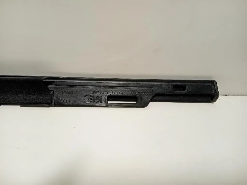 Guarnizione Raschiavetro Porta EST POST DX 96778798TV 98004072TV Peugeot 308 II 2017