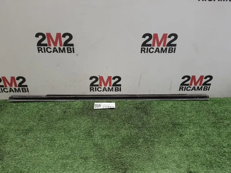 Guarnizione Raschiavetro Porta EST POST SX A2467350182 Mercedes Classe B W246 2012