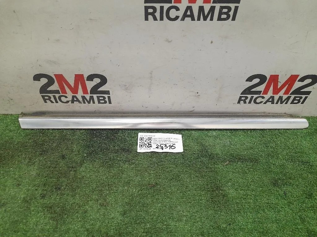 Guarnizione Raschiavetro Porta EST POST SX A2516905180 Mercedes Classe R W251 2006