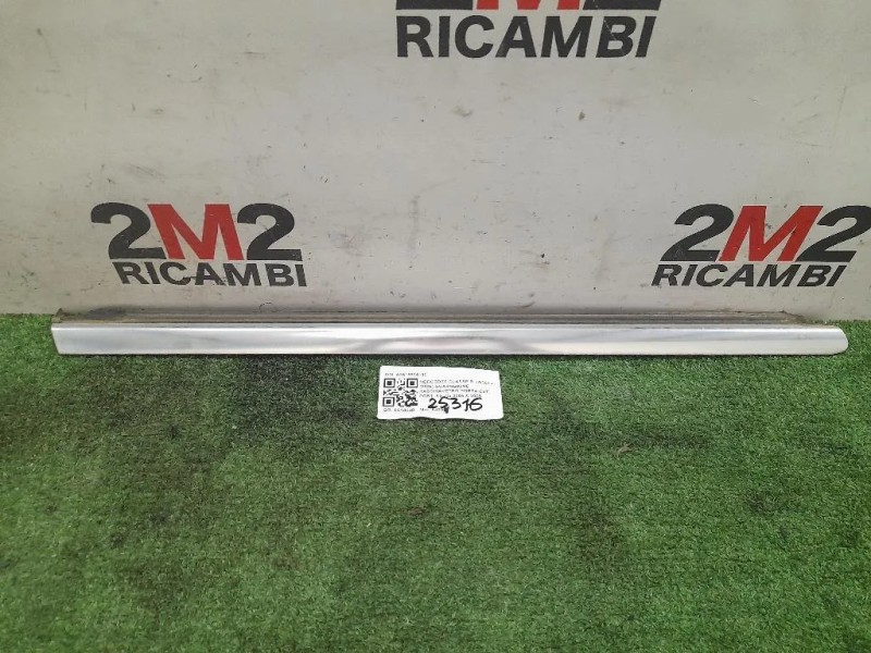 Guarnizione Raschiavetro Porta EST POST SX A2516905180 Mercedes Classe R W251 2006