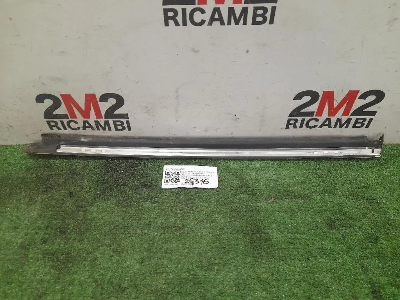 Guarnizione Raschiavetro Porta EST POST SX A2516905180 Mercedes Classe R W251 2006