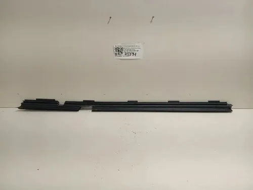 Guarnizione Raschiavetro Porta INT POST DX GUARNIZIONE RASCHIAVETRO PORTA INT POST DX Mercedes Classe C W205 2014