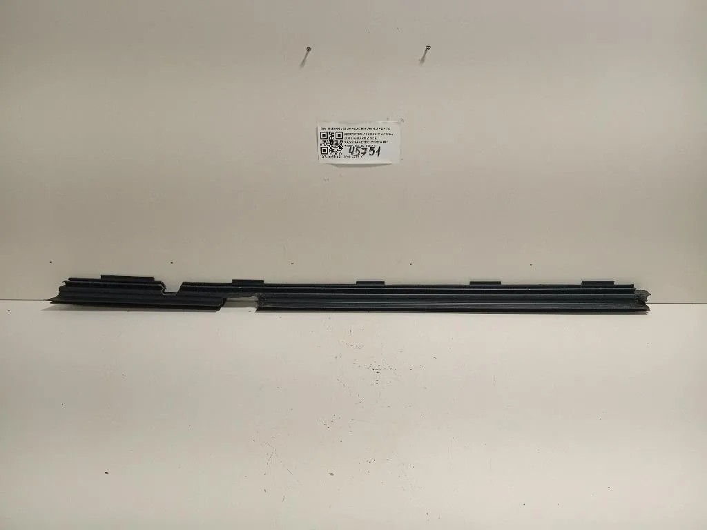 Guarnizione Raschiavetro Porta INT POST DX GUARNIZIONE RASCHIAVETRO PORTA INT POST DX Mercedes Classe C W205 2014