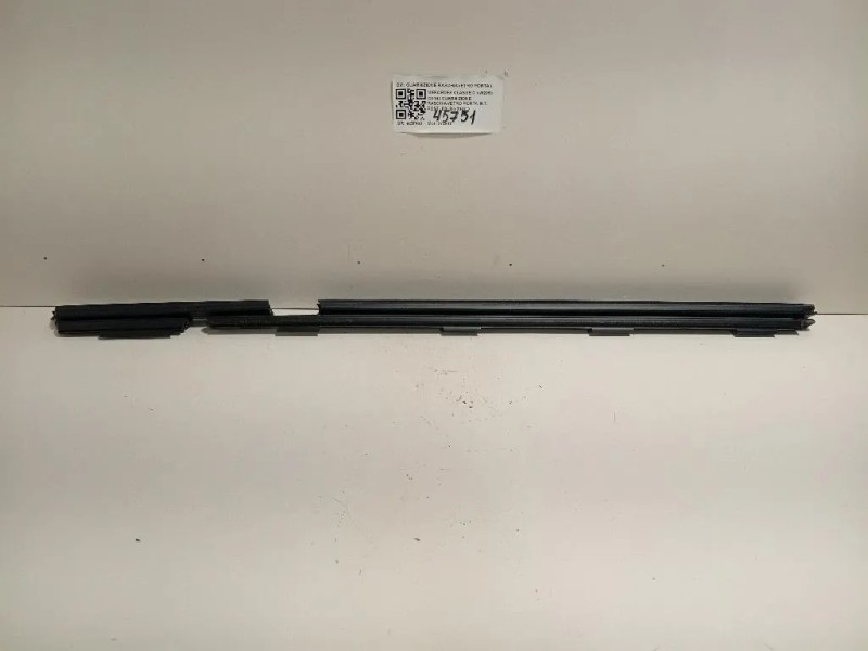 Guarnizione Raschiavetro Porta INT POST DX GUARNIZIONE RASCHIAVETRO PORTA INT POST DX Mercedes Classe C W205 2014