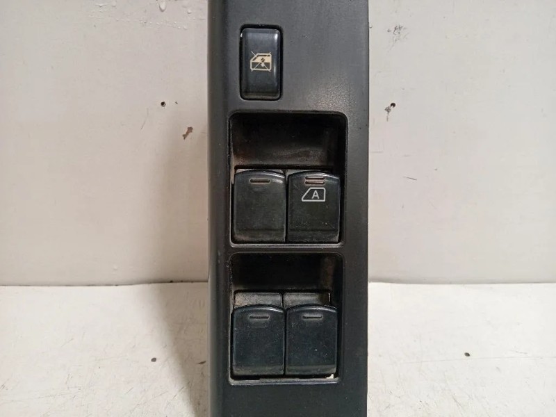 Interruttore Alzacristalli ANT DX  Nissan Navara 2010
