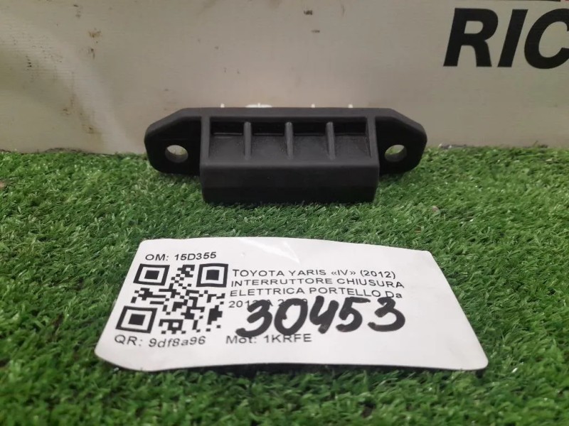 Interruttore Chiusura Elettrica Portello 15D355 Toyota Yaris IV 2012