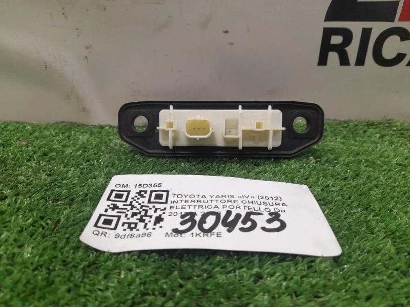 Interruttore Chiusura Elettrica Portello 15D355 Toyota Yaris IV 2012