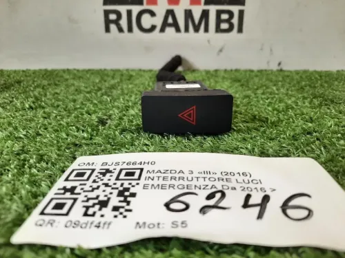 Interruttore LUCI Emergenza BJS7664H0 Mazda 3 III 2016