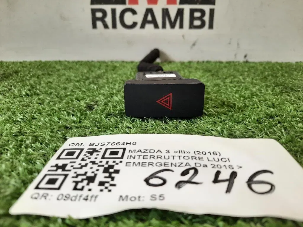 Interruttore LUCI Emergenza BJS7664H0 Mazda 3 III 2016