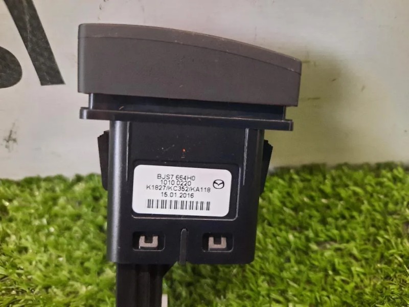 Interruttore LUCI Emergenza BJS7664H0 Mazda 3 III 2016
