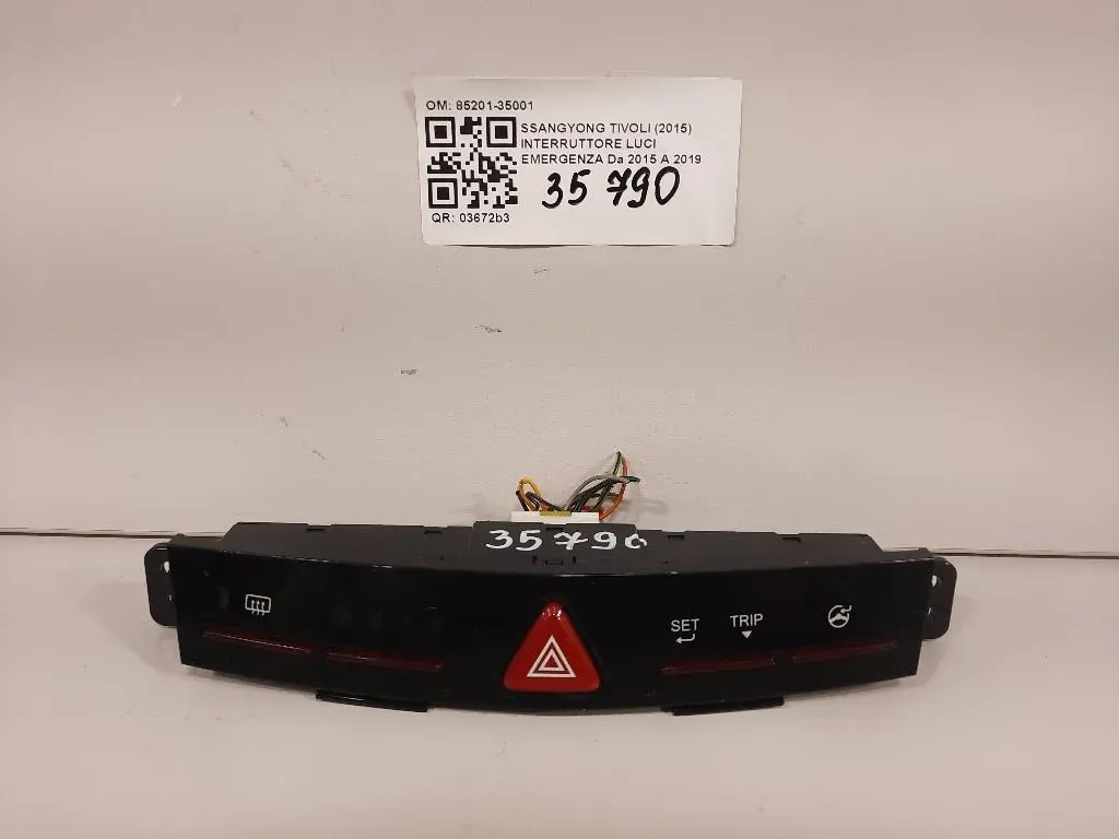 Interruttore LUCI Emergenza 85201-35001 Ssangyong Tivoli 2015