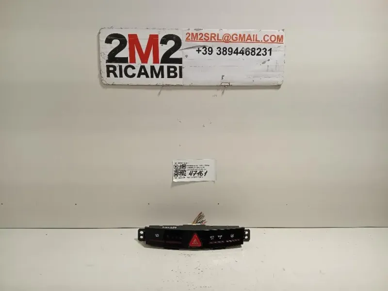 Interruttore LUCI Emergenza 85201-35001 Ssangyong Tivoli 2015