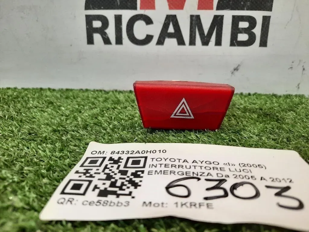 Interruttore LUCI Emergenza 84332A0H010 Toyota AYGO I 2005
