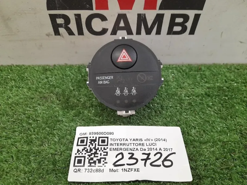 Interruttore LUCI Emergenza 839500D080 Toyota Yaris IV 2014